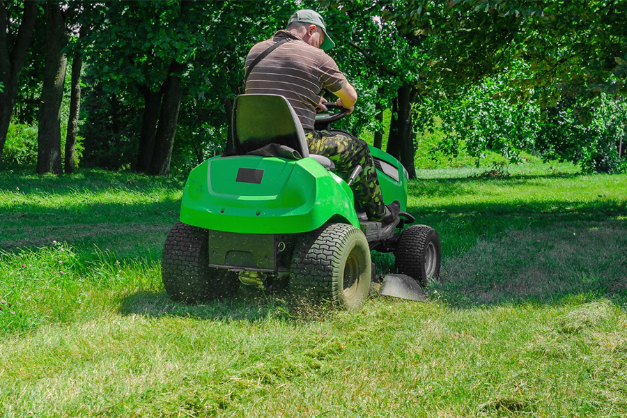 Acreage-&-Ride-On-Mowing-Services-Services-01